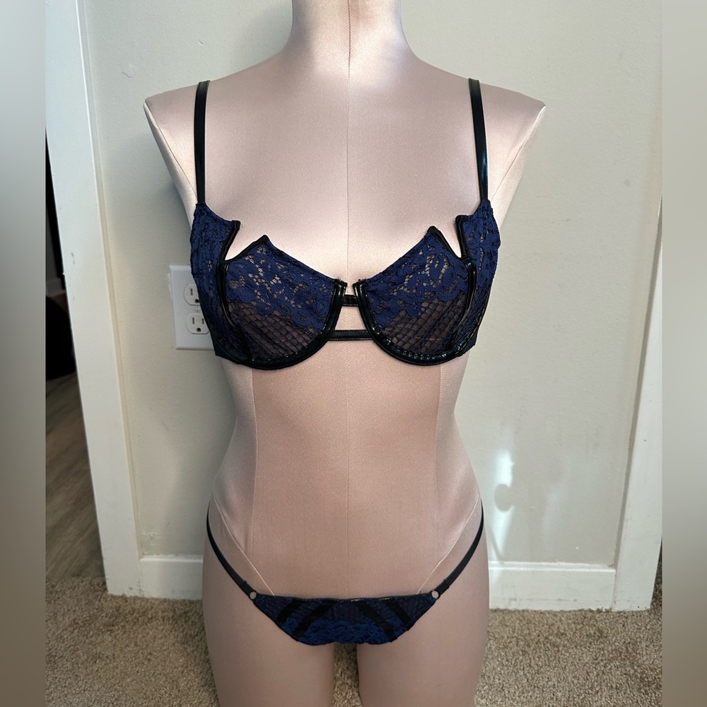 Scandalous set